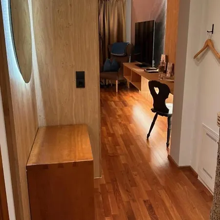 Boutiquehotel Grandau فندق 4*