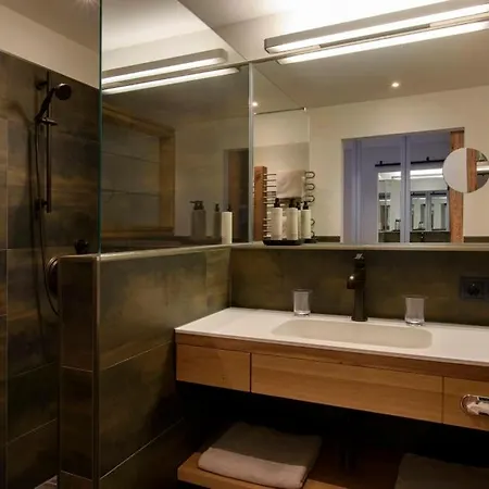 Boutiquehotel Grandau فندق